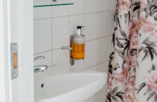 Huskvarna House | Slottsparken Motel