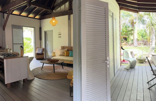Naia House | Slow-living by the lagoon – Beachfront stay in Naïa Bay, New Caledonia