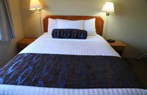 Okanagan-Similkameen Cabin | SlumberLodge Hotel