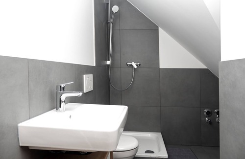 Neudorf Apartment | Small apartment with bedroom, kitchen and bathroom