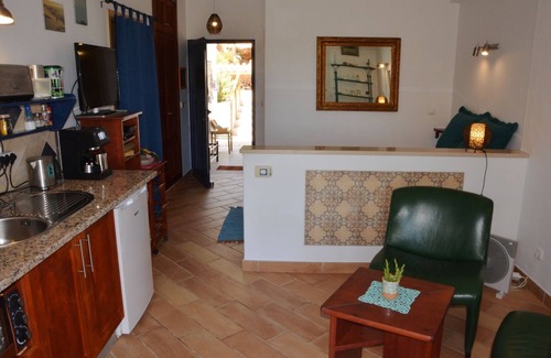 Olhao Apartment | Small apartment in a quiet location with two private terraces and sea views