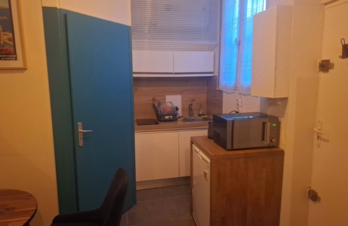 Quartier Chorier-Berriat Apartment | Small, cosy studio near all amenities in central Grenoble