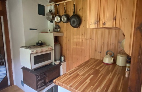 Varnamo Municipality Cottage | Small cottage with 20 m to Lake Hindsen