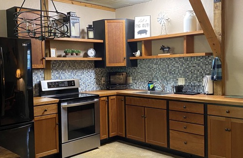 Midway Cottage | Small Cozy Cottage in the Ozarks close to Bull Shoals and White River