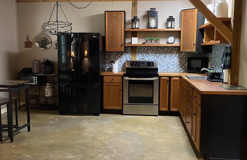 Midway Cottage | Small Cozy Cottage in the Ozarks close to Bull Shoals and White River