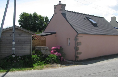 Kerlouet House | Small fisherman's cottage with enclosed garden 800 m from sandy beaches