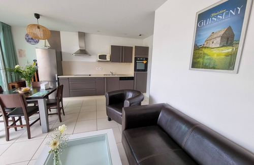 Guisseny Cottage | SMALL HOUSE 100 METERS FROM THE BEACH WITH POOL