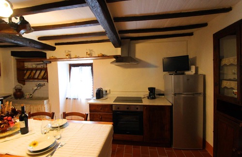 Pieve di Chio Apartment | Small house in an old hamlet with two double rooms, panoramic swimming pool in shared use. Quiet and