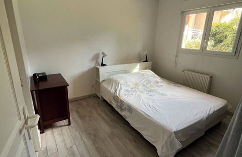 Decines-Charpieu House | Small house in a private garden near Groupama Stadium and LDLC Arena