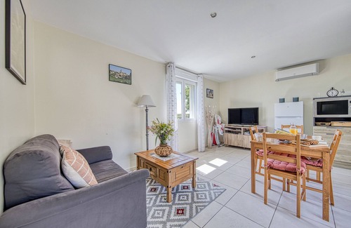 Montagne Cottage | Small House in the Heart of the Vineyards – Comfortable Getaway with Air Conditioning