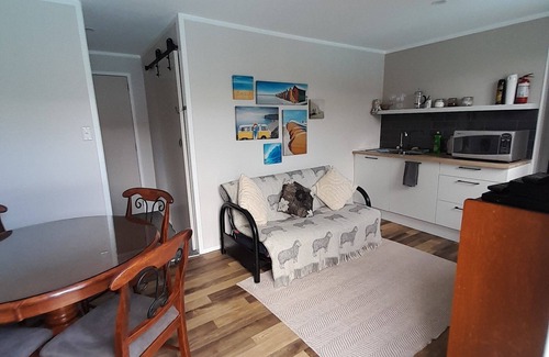 Whakatane House | Small house with pool access close to Ohope Beach and riverside walk.