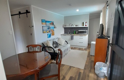 Whakatane House | Small house with pool access close to Ohope Beach and riverside walk.