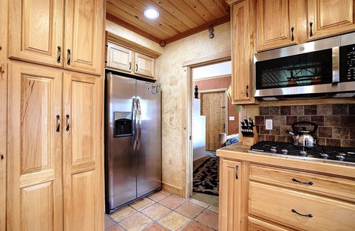 Red Lodge Cabin | Small log home in the heart of Little Italy
