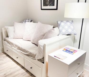 Kitsilano Bed & Breakfast | Small Private Studio at Kitsilano Beach