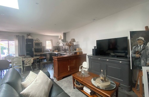 Beaurecueil House | Small, quiet T4 house with garden and terrace.