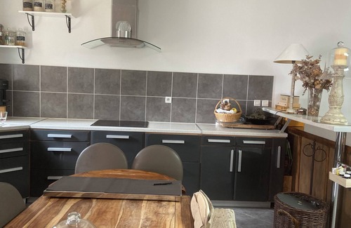 Beaurecueil House | Small, quiet T4 house with garden and terrace.