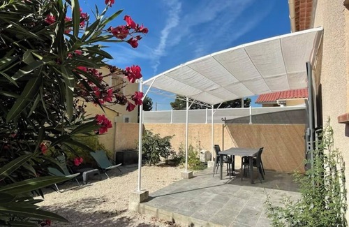 Rognac House | Small, quiet house with air conditioning + wifi for long stays