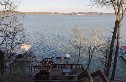 New Concord House | Small rustic cabin on KY Lake (sleeps 4)
