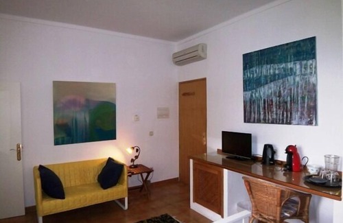 Sencelles Apartment | Small studio with garden view in the manor house with pool and garden