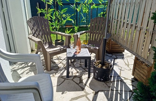 Saujon Apartment | Small studio with south-facing terrace