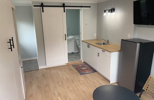 Williams Lake Apartment | Small Stylish Studio Suite