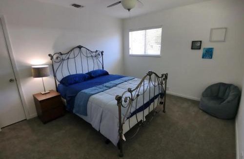 Taylor House | Small Town, Big House - Sleeps 8!
