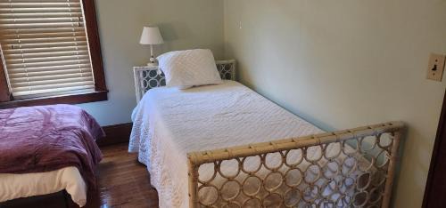 Fourmile Villa | Small-town bungalow downtown