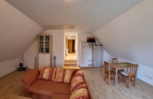 Neumuenster House | Small vacation apartment with garden view