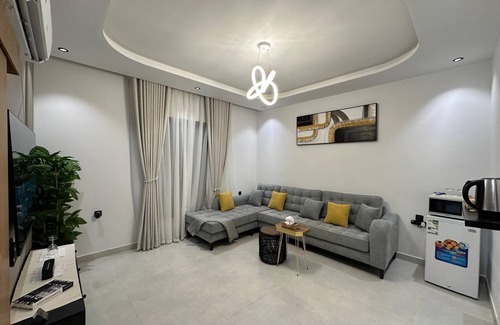 Jeddah Apartment | Smart Comfort Apartment in Jeddah with WiFi + Streaming