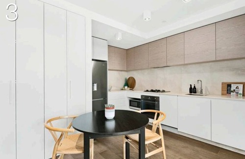 Hawthorn Apartment | Smart short term rental, with parking.