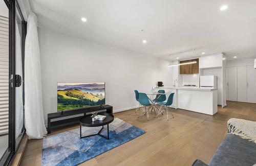 Moonee Ponds Apartment | Smart Two Bedroom & Bathroom Fun and Friendly Fully Equipped Apartment