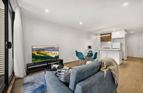 Moonee Ponds Apartment | Smart Two Bedroom & Bathroom Fun and Friendly Fully Equipped Apartment