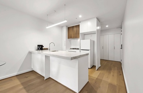 Moonee Ponds Apartment | Smart Two Bedroom & Bathroom Fun and Friendly Fully Equipped Apartment