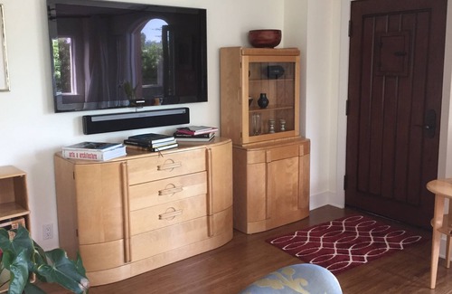 Los Feliz Apartment | Smashing Lake View*- Walk Everywhere