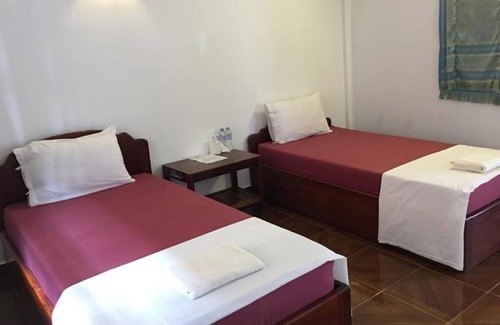 Taphul Village Area Bed & Breakfast | Smiley's Guesthouse : Twin Room (Fan & Hot Water)n