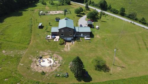 Mingo House | Smiths In-law suite! Pet friendly, hot tub!