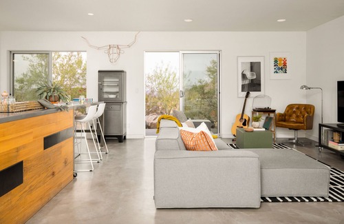 Joshua Tree Highlands House | Smoketree by AvantStay | An Oasis w/ Two Kitchens, Pool, Hot Tub & Air Streamer!