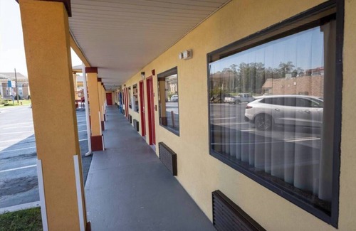 Hawkinsville Apartment | SMOKING DOUBLE SUITE #1