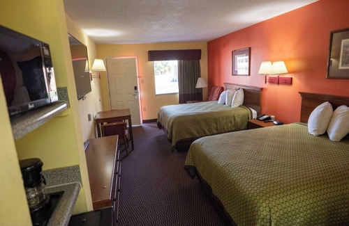 Hawkinsville Apartment | SMOKING DOUBLE SUITE #1