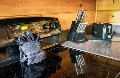 Black Bear Falls Cabin | 🏔SMOKY BEAR LODGE🐻 Hot Tub/Pool Access/Game Room