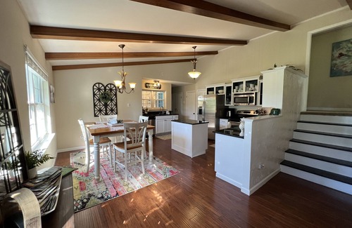 Maryville House | Smoky Mountian Views and Centrally Located 3bed 1bath