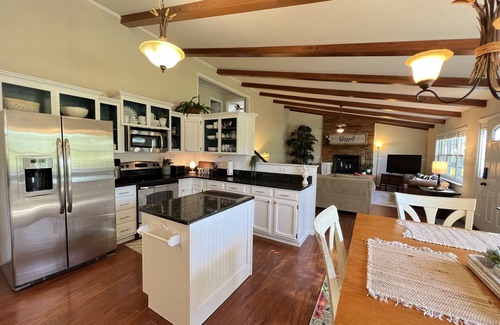 Maryville House | Smoky Mountian Views and Centrally Located 3bed 1bath