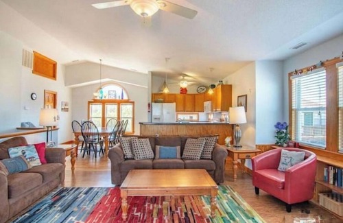 Kill Devil Hills House | Smooth Landing OBX. Steps to the beach!