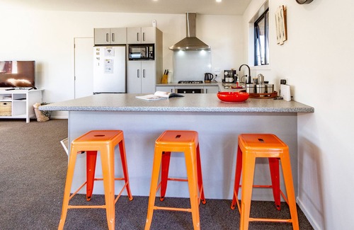 Ohakune House | SnoBox with Hot Tub - Sleeps 7 - Ohakune Holiday Home