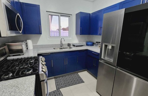 Lucea House | Snooze at Oceanpointe - 10 minute walk to the beach