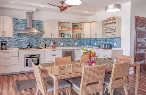Sugar Loaf Settlement House | Snow Bay Villa, San Salvador