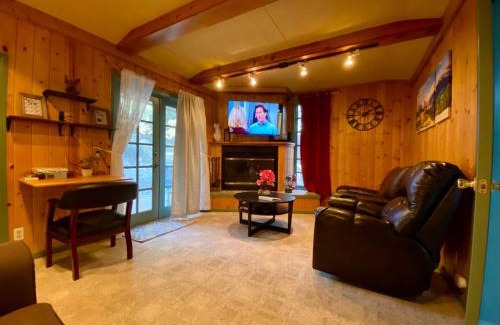Green Valley Lake House | Snow Bunny Cottage, Pets Welcomed!