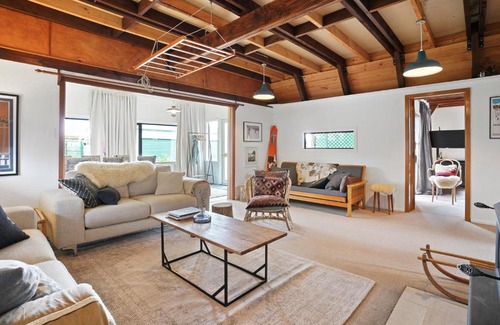 Fairlie House | Snow Chalet - Fairlie Holiday Home