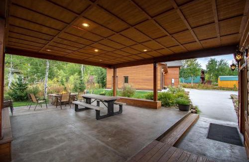 Lazy Acres House | Snow Creek Lodge