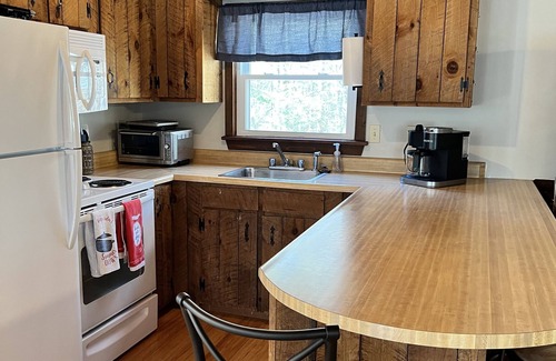 Intervale House | Snow Globe Chalet- minutes to Storyland, hiking, skiing, and Conway attractions!